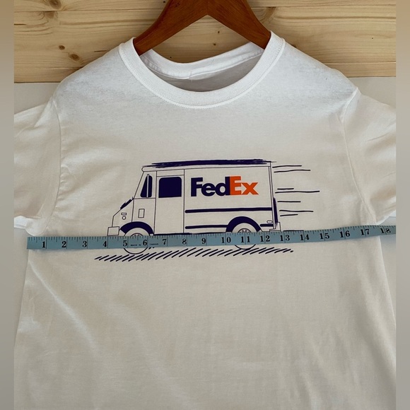 FRUIT of the LOOM FedEx Delivery Truck Graphic Design Unisex Small White Cotton - Picture 6 of 8
